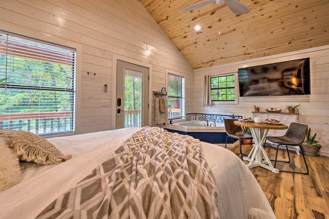 Romantic Broken Bow Cabin With Jacuzzi And Fire Pit! エクステリア 写真
