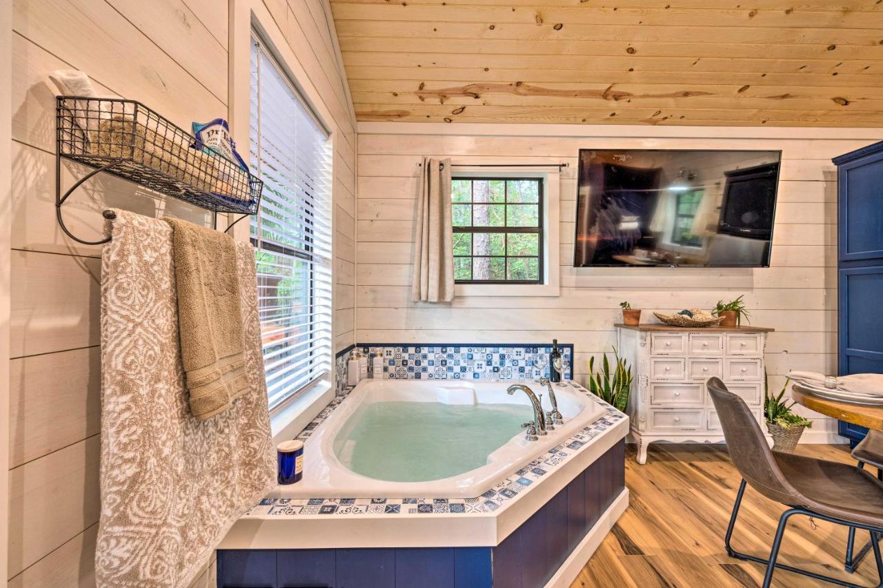 Romantic Broken Bow Cabin With Jacuzzi And Fire Pit! エクステリア 写真