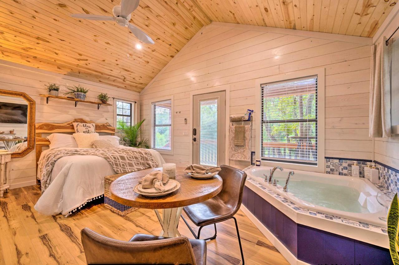 Romantic Broken Bow Cabin With Jacuzzi And Fire Pit! エクステリア 写真